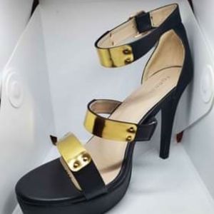 Women's wide width Metallic platform sandals